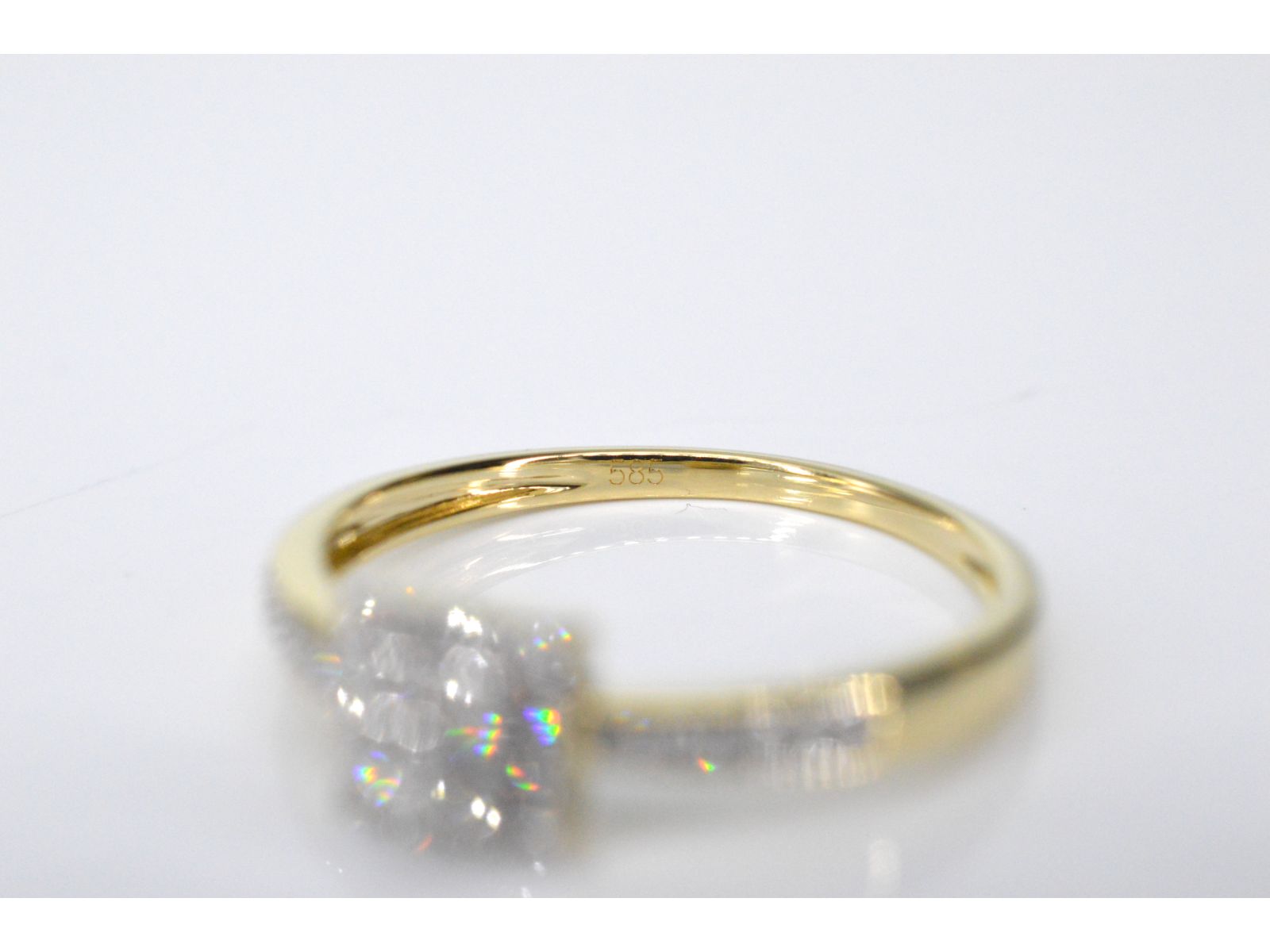 Gouden entourage ring met diamanten – 0.18 ct