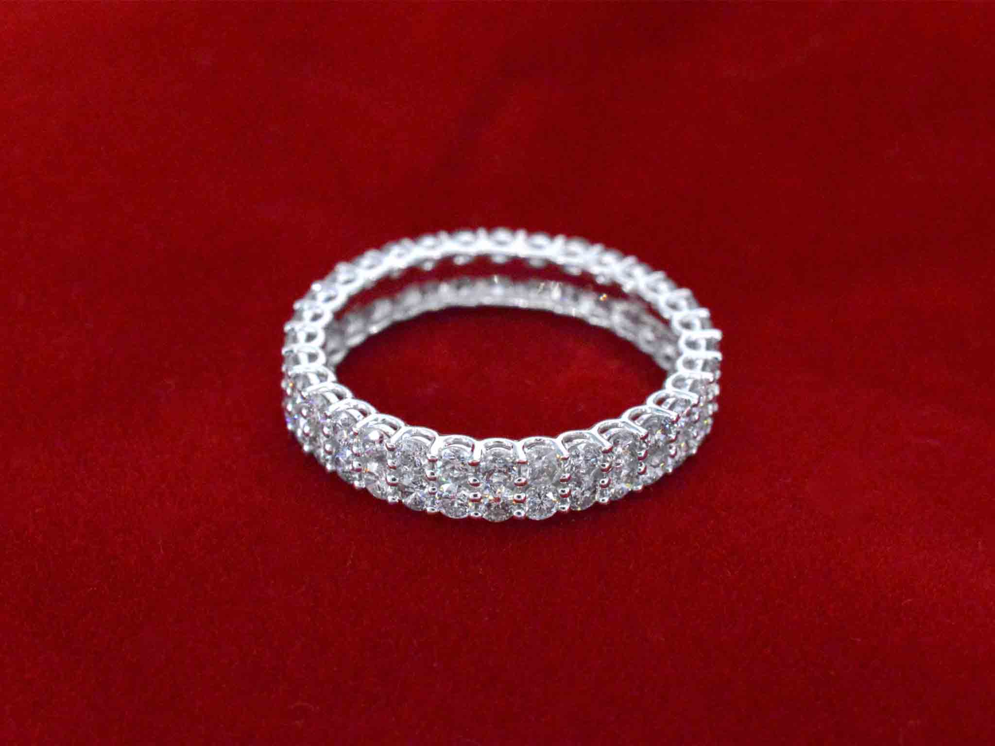 Witgouden eternity ring met diamanten – 2.00 ct