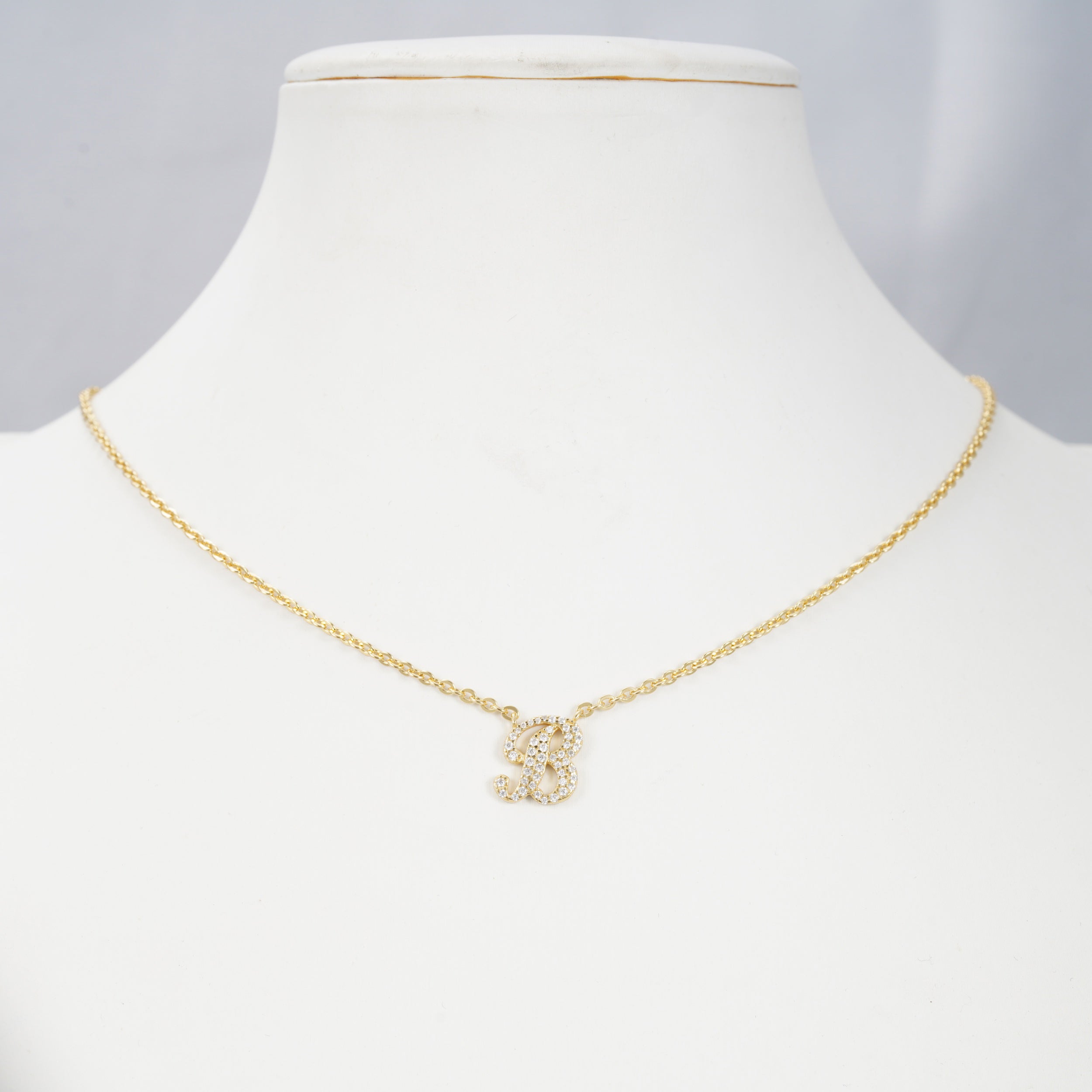 18 karaats goud (verneuil) collier met letter hanger B