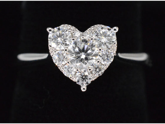 18 karaat witgouden ring met hart, volledig gezet met 0.75 ct natuurlijke briljant geslepen diamanten