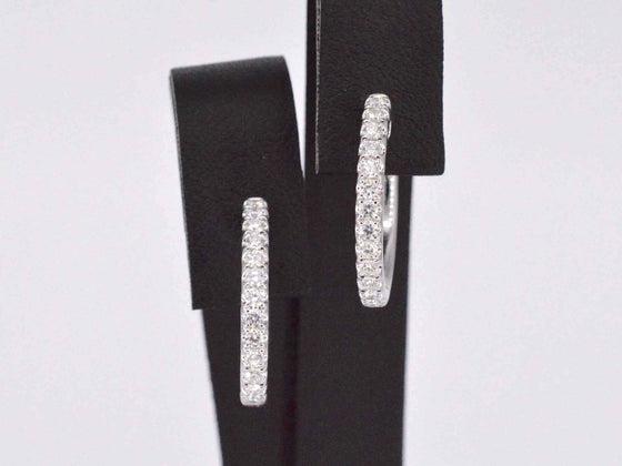 Witgouden oorhangers met 26 diamanten – 0.60 ct