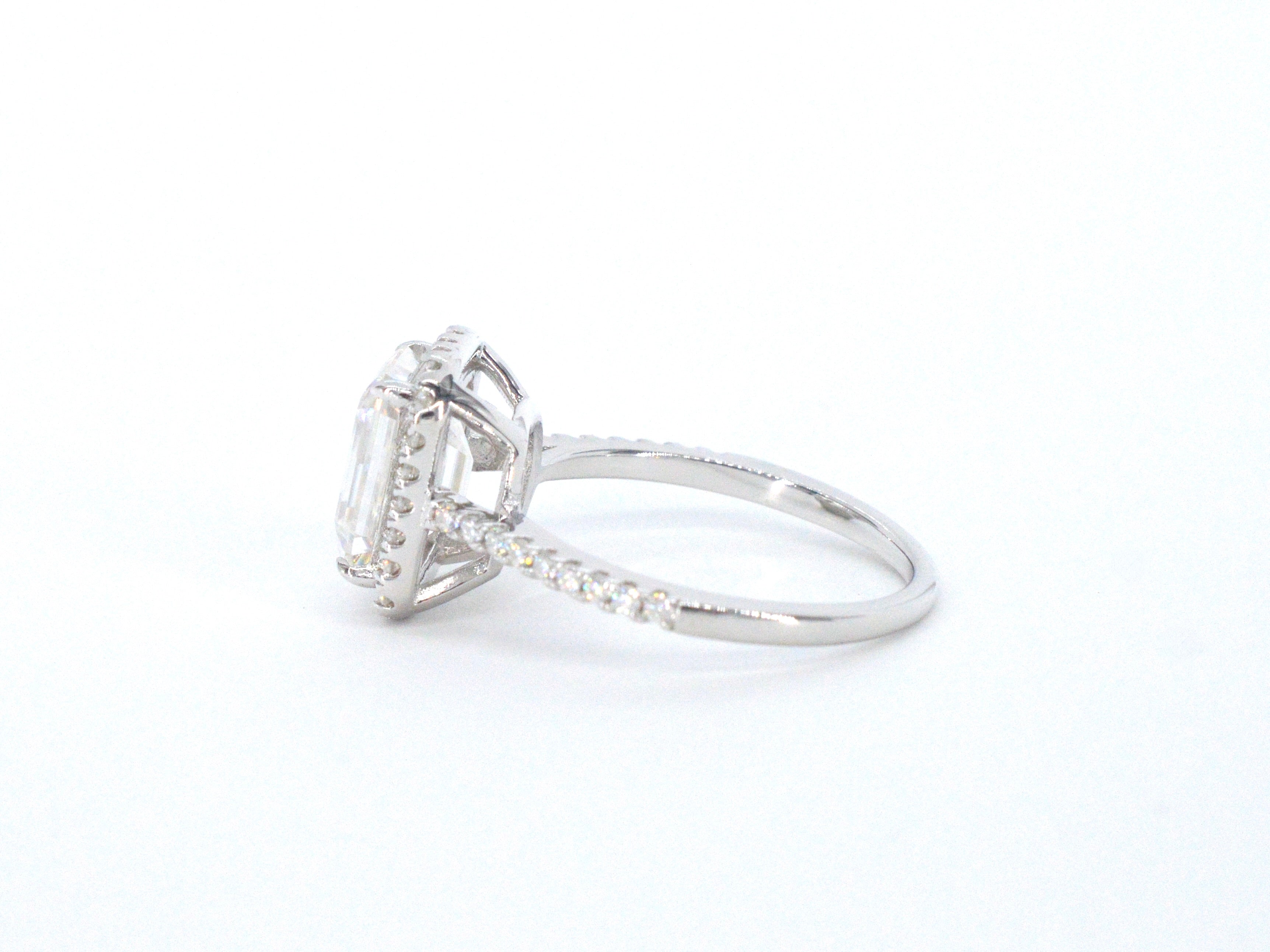 Entourage ring met emerald