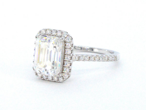 Zilveren entourage ring met emerald geslepen moissaniet, 925 gehalte