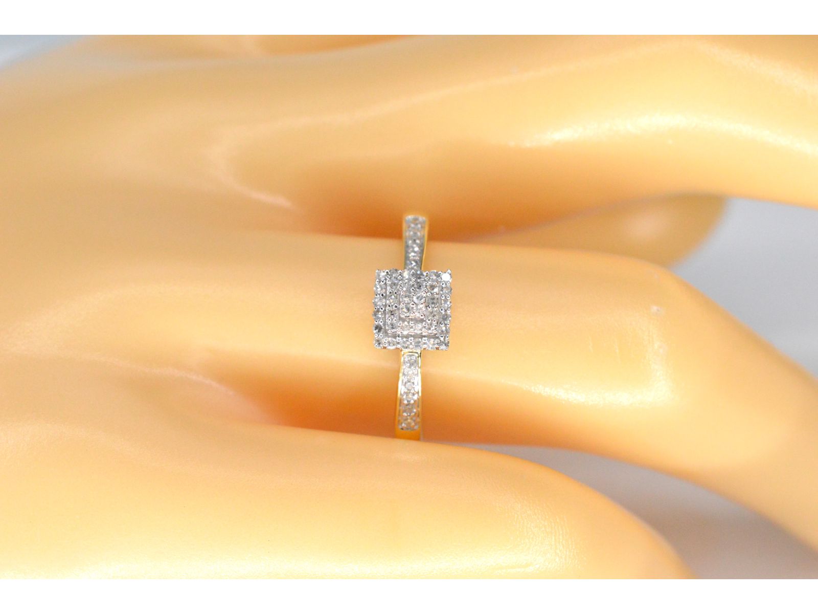 Gouden entourage ring met diamanten – 0.18 ct