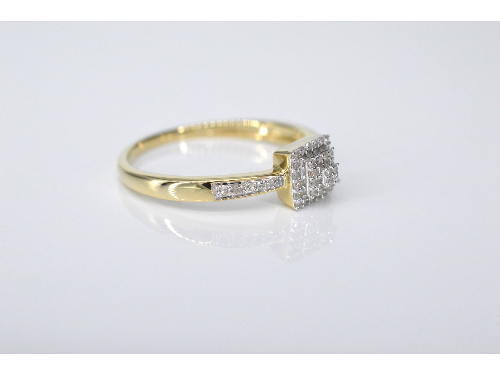 Gouden entourage ring met diamanten – 0.18 ct
