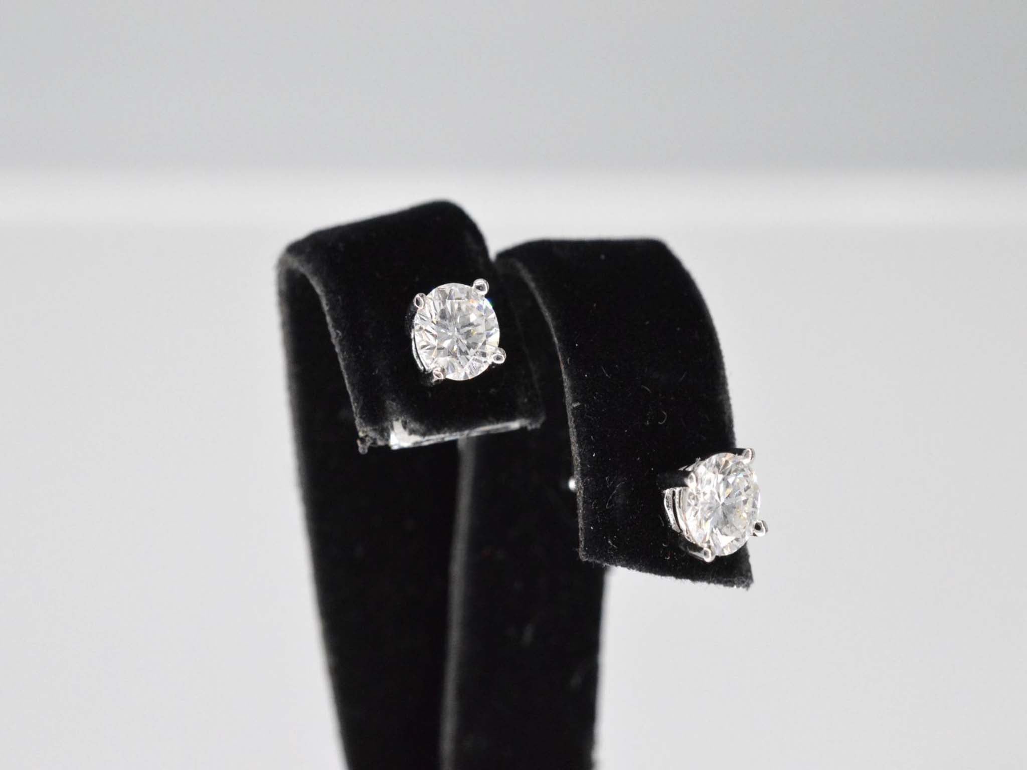 Witgouden diamanten oorbellen van 0.80 carat