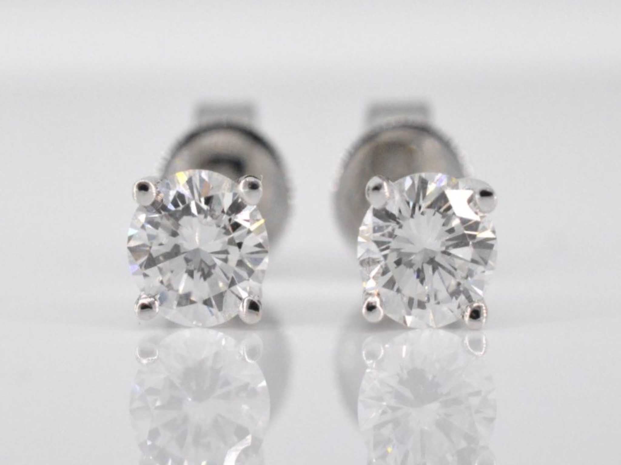 Witgouden diamanten oorbellen van 0.80 carat