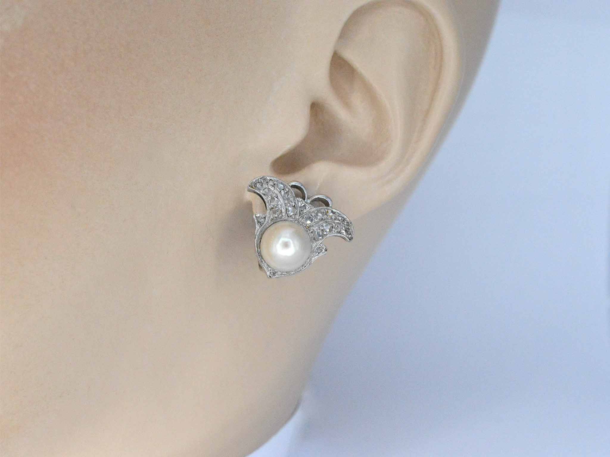 Witgouden oorclips met diamant en parels in vlindervorm