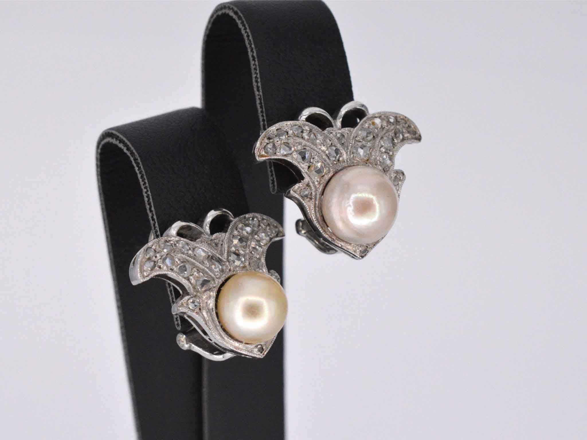Witgouden oorclips met diamant en parels in vlindervorm