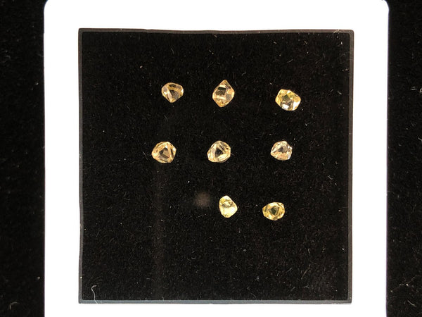 Natuurlijke fancy yellow diamant van 1.02 ct in octaëdervorm, gecertificeerd