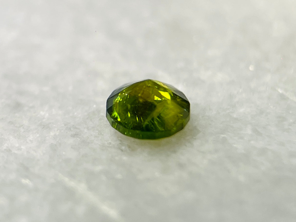 Demantoid - 0.53 carat natuurlijke demantoid