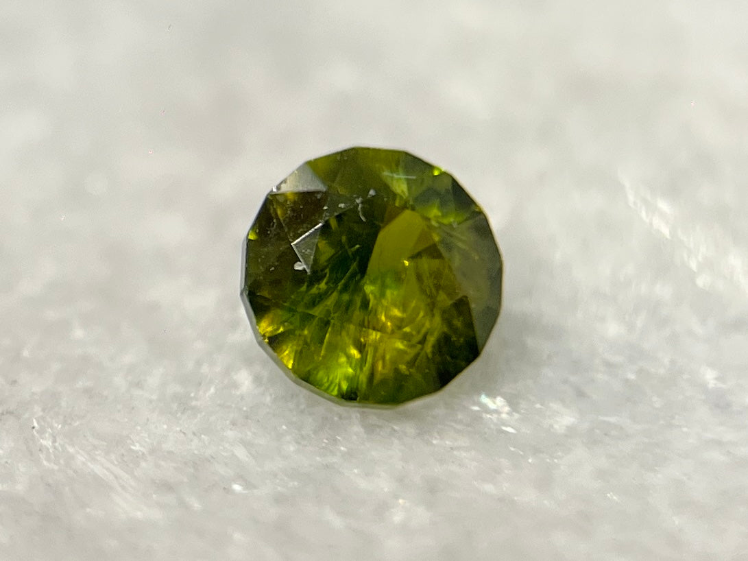 Demantoid - 0.53 carat natuurlijke demantoid