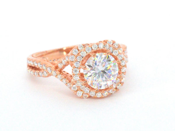 18k doublé entourage ring, gezet met 1.50 ct briljant geslepen moissaniet