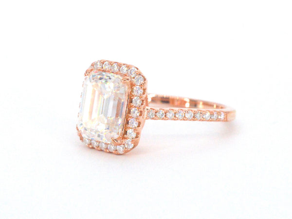 18k doublé entourage ring met emerald geslepen moissaniet van 3.00 ct