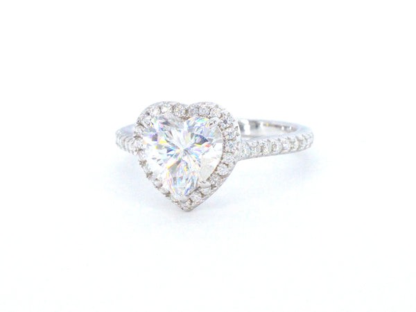 18k doublé entourage ring met hartvormig geslepen moissaniet van 2.00 ct