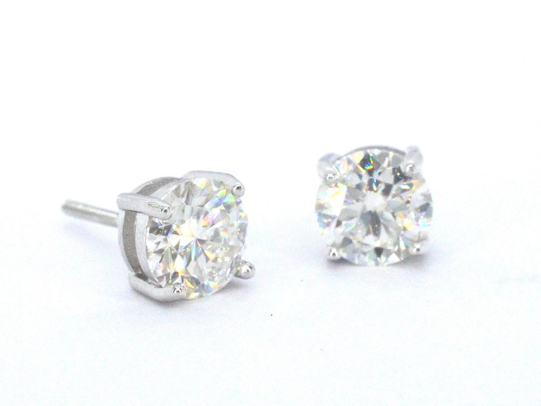 18k doublé solitair oorbellen, gezet met samen 2.00 ct briljant geslepen moissaniet