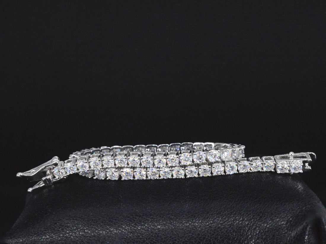Hoog gehalte zilveren tennisarmband, gezet met 5.50 ct briljant geslepen moissaniet