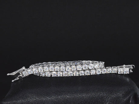 Hoog gehalte zilveren tennisarmband, gezet met 5.50 ct briljant geslepen moissaniet