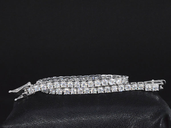 Hoog gehalte zilveren tennisarmband, gezet met 5.50 ct briljant geslepen moissaniet