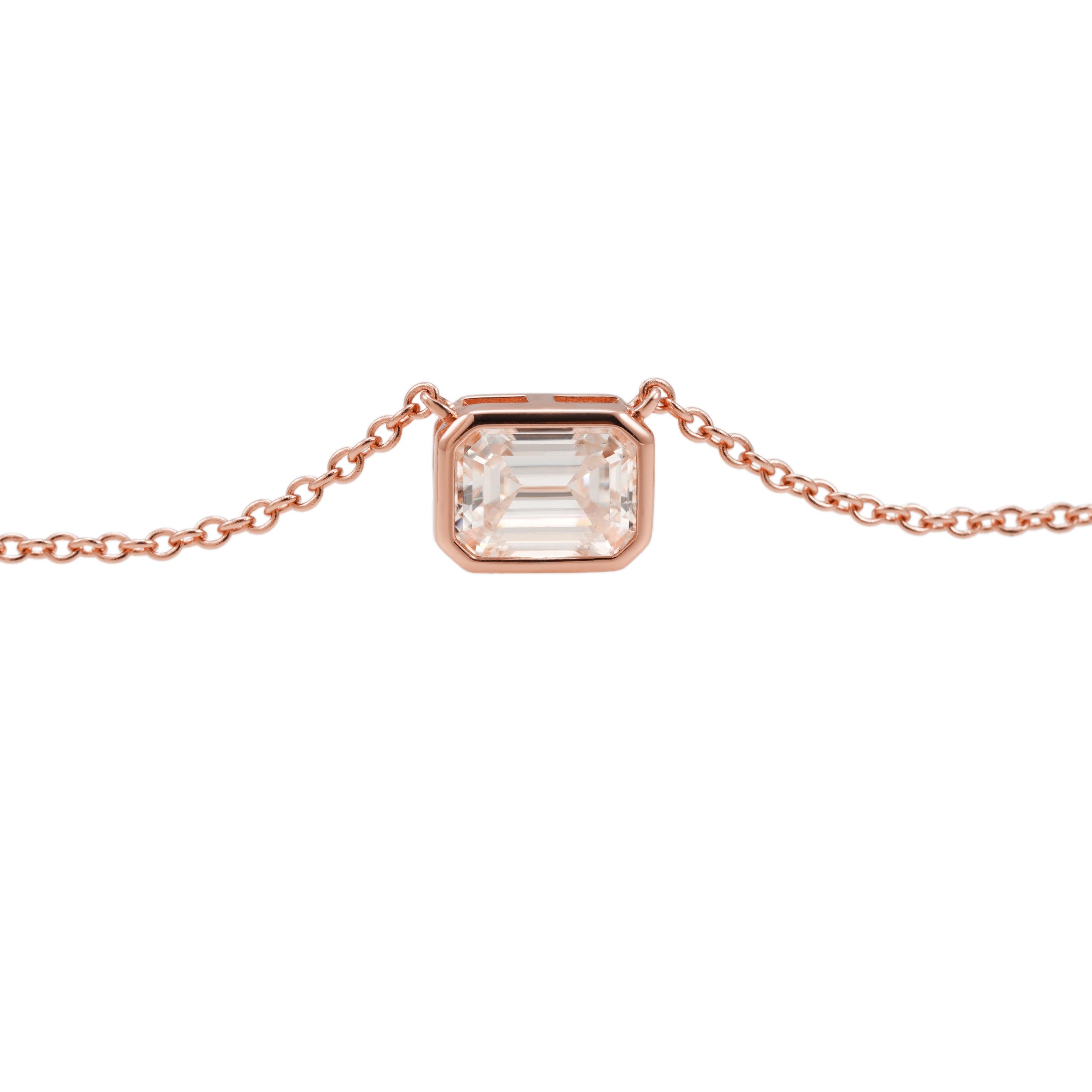 Rosékleurige ketting met rechthoekige hanger