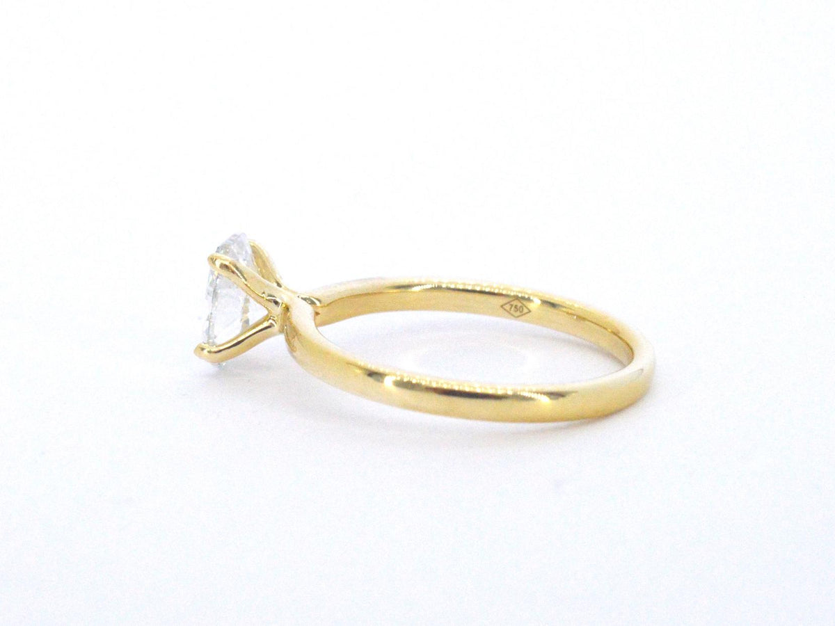 Gouden solitair ring met een ovaal van 1.00 carat