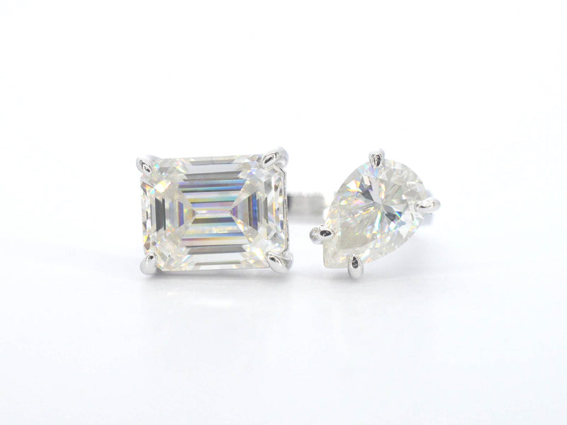 Zilveren ring met twee moissanieten
